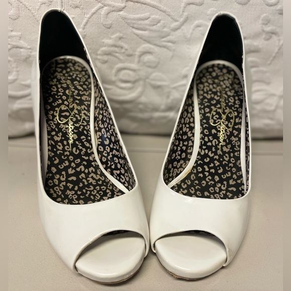 Jessica Simpson Saras white patent peep-toe heels. - Picture 3 of 7
